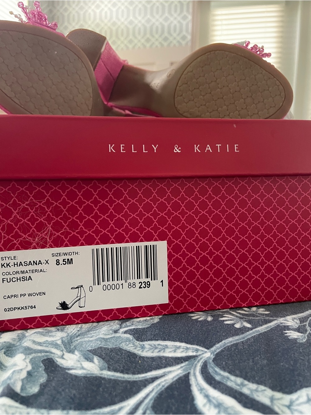 Kelly & Katie womenโs Fuchsia Woven Strap Sandals